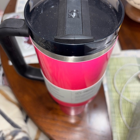 Stanley 40oz H2O Flowstate NEON PINK Quencher - Picture 6 of 7